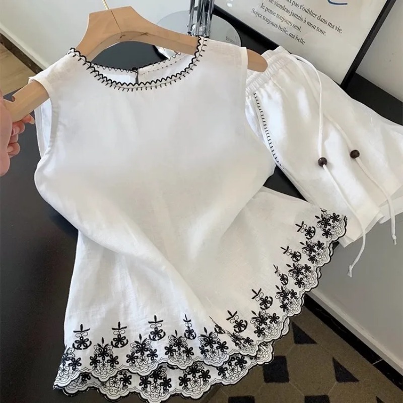 Prosty komplet damski w stylu  – Embroidery Simple recenzja i cena