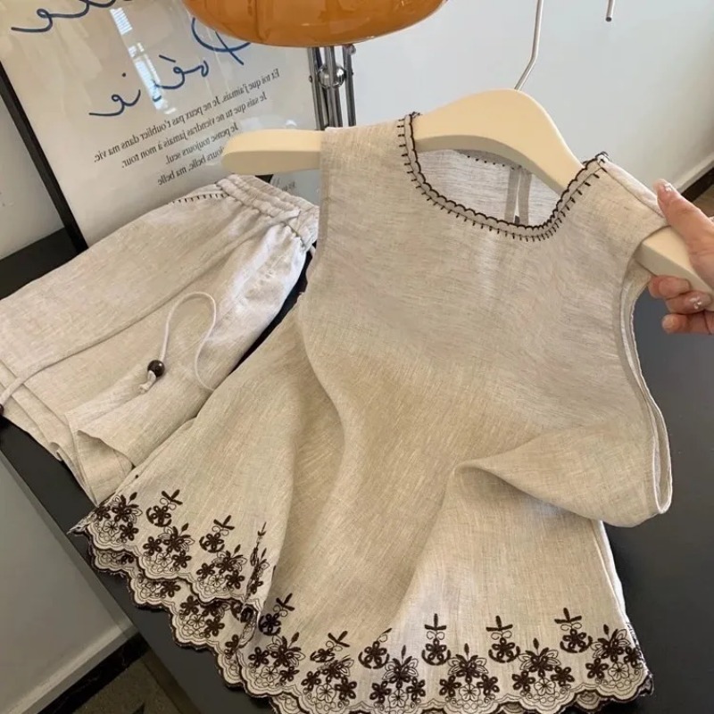 Prosty komplet damski w stylu  – Embroidery Simple recenzja i cena