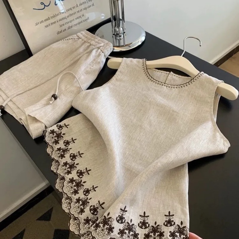 Prosty komplet damski w stylu  – Embroidery Simple recenzja i cena