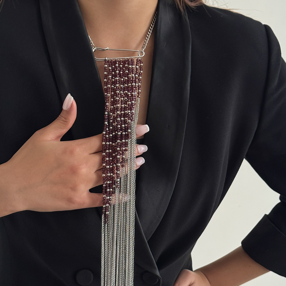Srebrna broszka z łańcuszkiem  – Embroidery Simple recenzja i cena